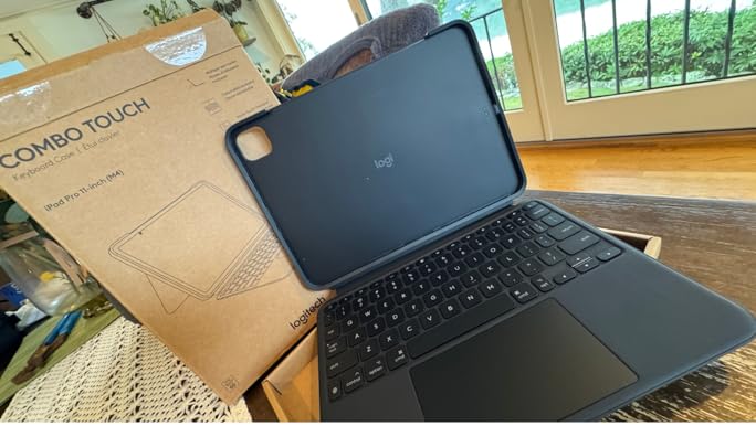 Amazon.com: Logitech Combo Touch iPad Pro 13-inch (M4)(2024